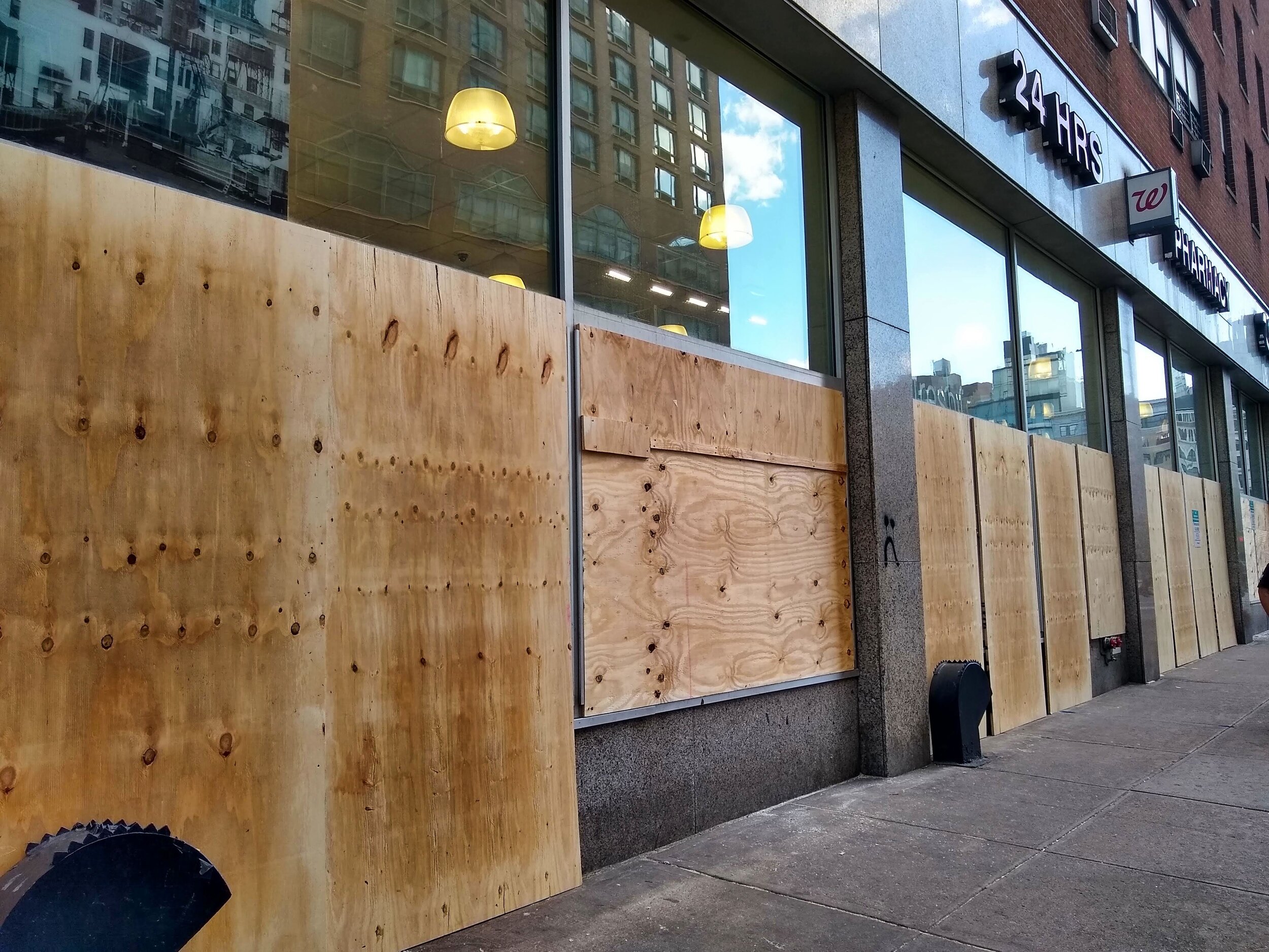 NYC boards up windows looters
