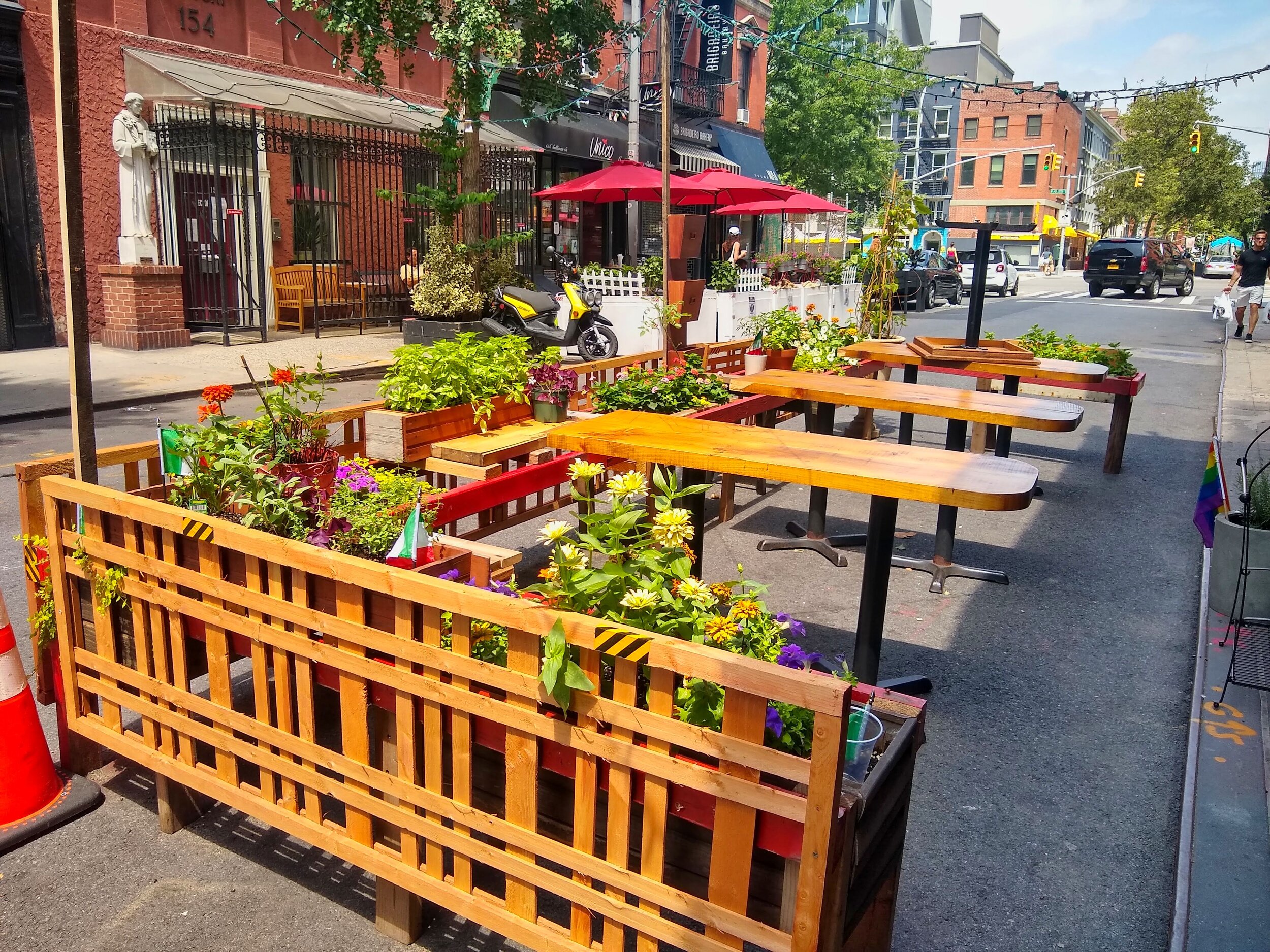 Restaurants were encouraged to create “streeteries” and “parklets” to accommodate outdoor dining mandates.