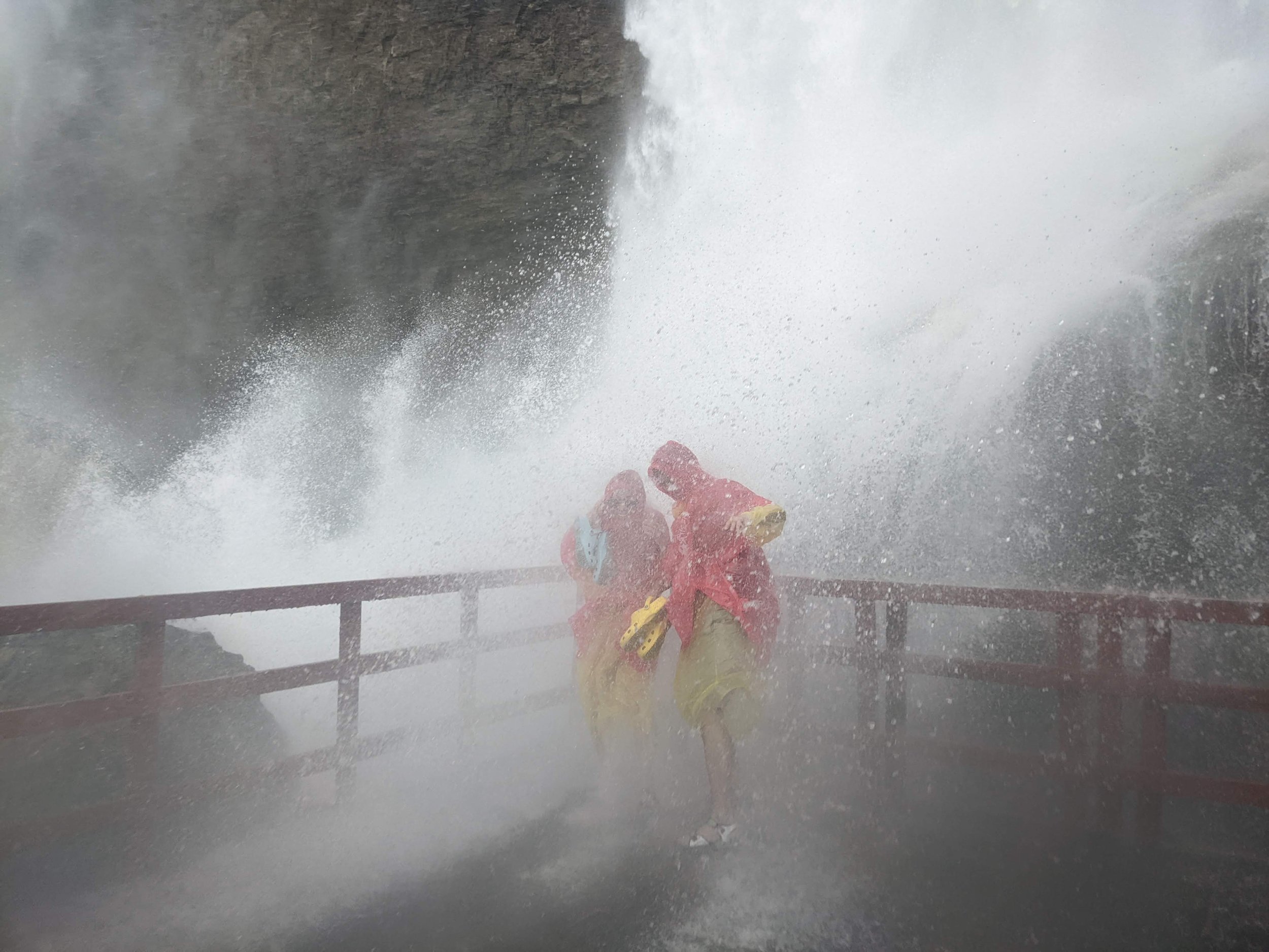 cave of the winds hurricane deck niagara
