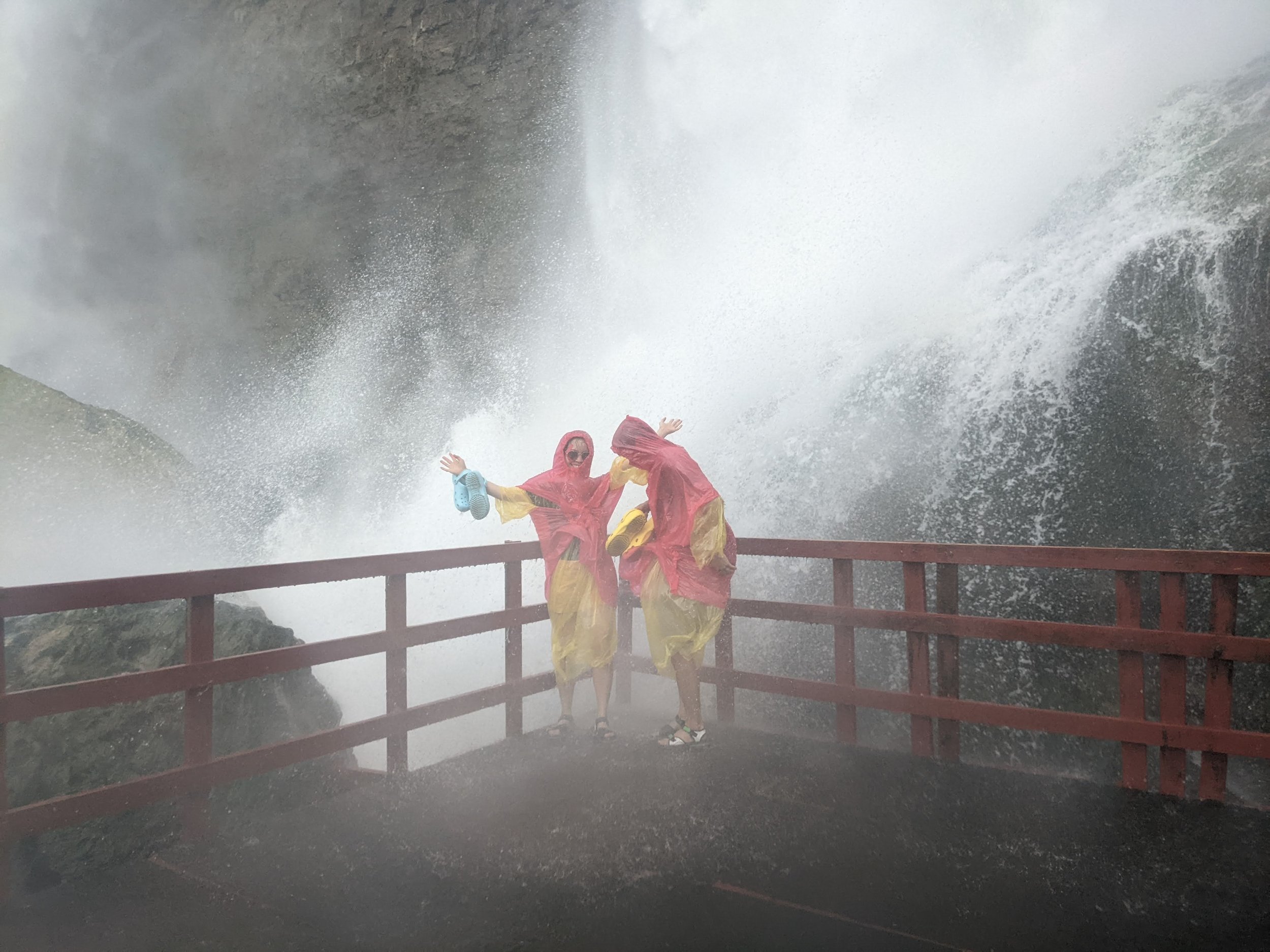 cave of the winds hurricane deck niagara