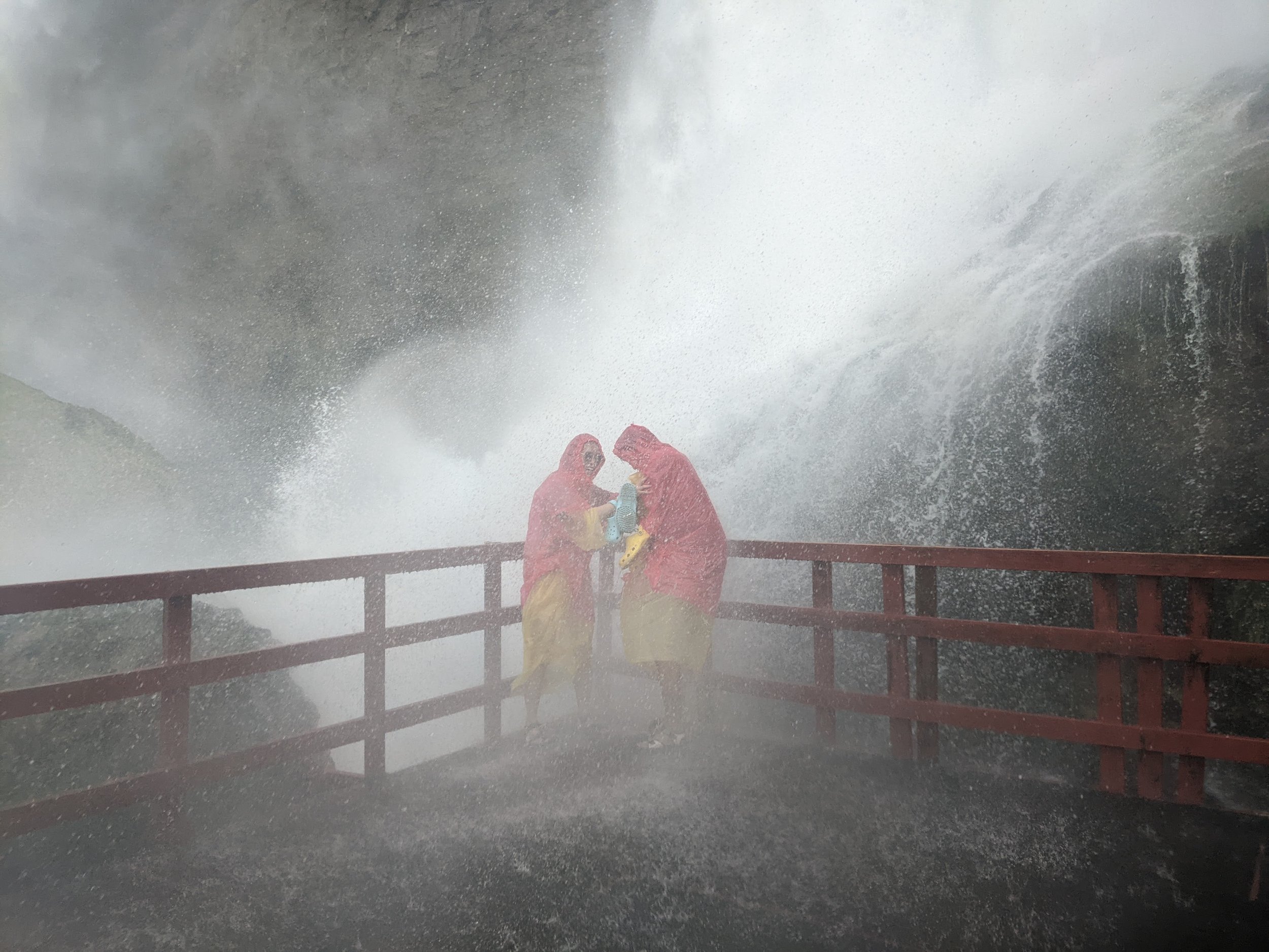 cave of the winds hurricane deck niagara